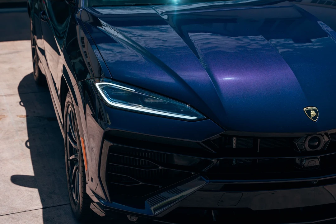 2025 Lamborghini Urus - Image 17 of 31
