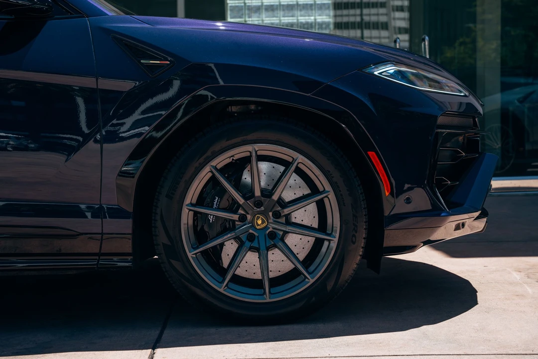 2025 Lamborghini Urus - Image 9 of 31