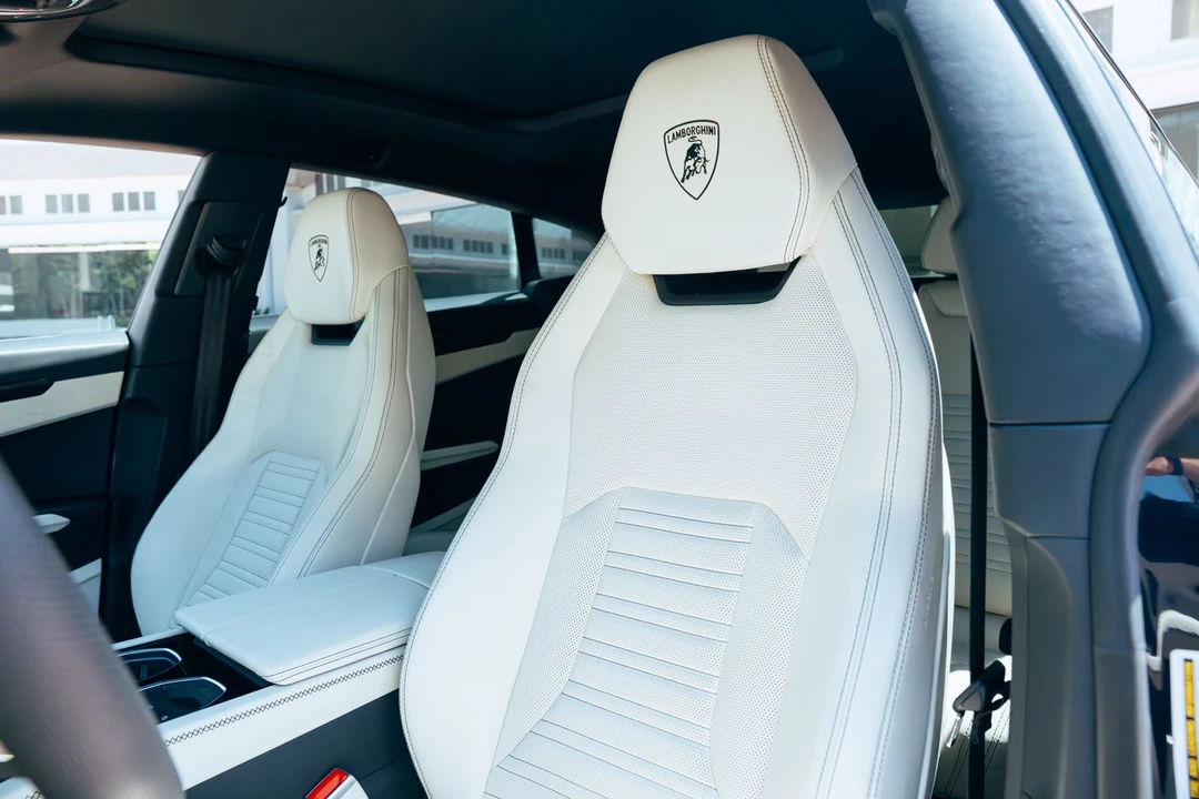 2025 Lamborghini Urus - Image 21 of 31