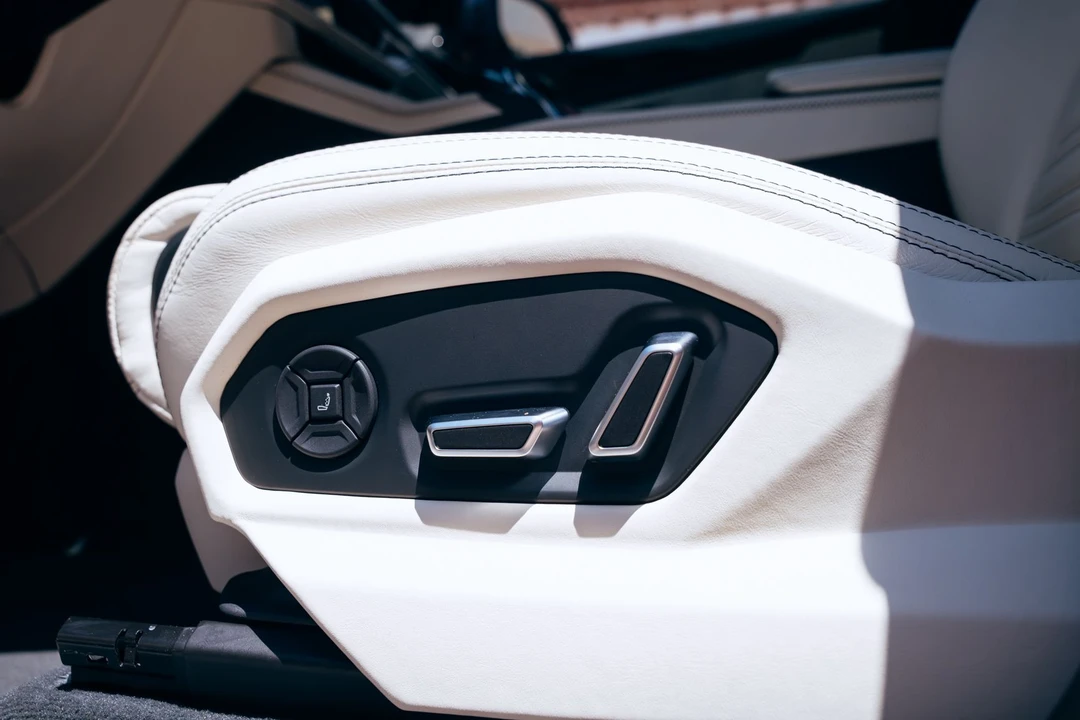 2025 Lamborghini Urus - Image 22 of 31