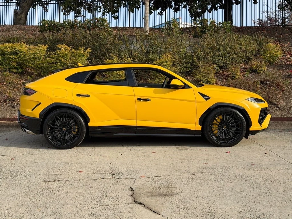 2025 Lamborghini Urus - Image 3 of 21
