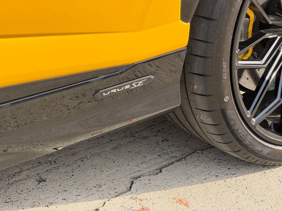 2025 Lamborghini Urus - Image 16 of 21