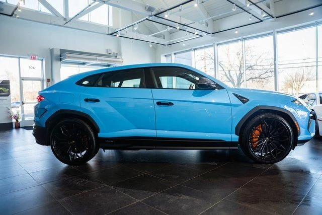 2025 Lamborghini Urus - Image 7 of 31