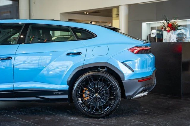 2025 Lamborghini Urus - Image 28 of 31