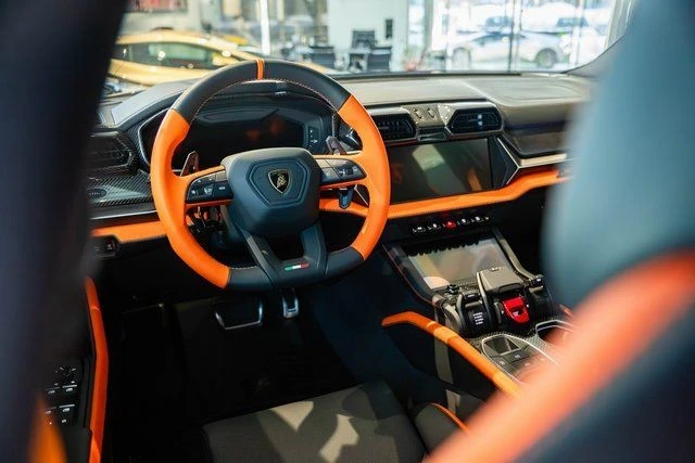 2025 Lamborghini Urus - Image 11 of 31