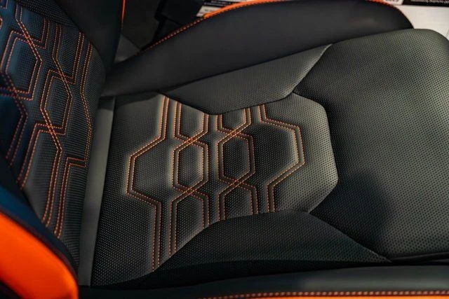 2025 Lamborghini Urus - Image 22 of 31