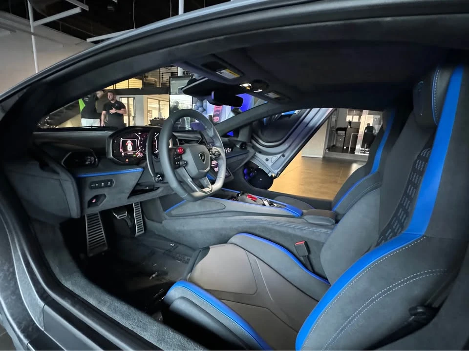 2025 Lamborghini Revuelto - Image 5 of 5