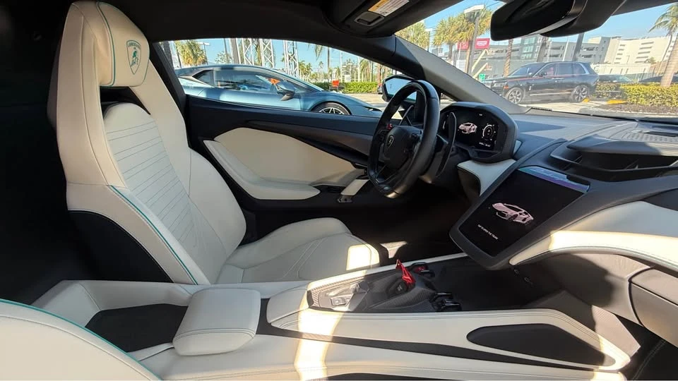 2025 Lamborghini Revuelto - Image 10 of 11