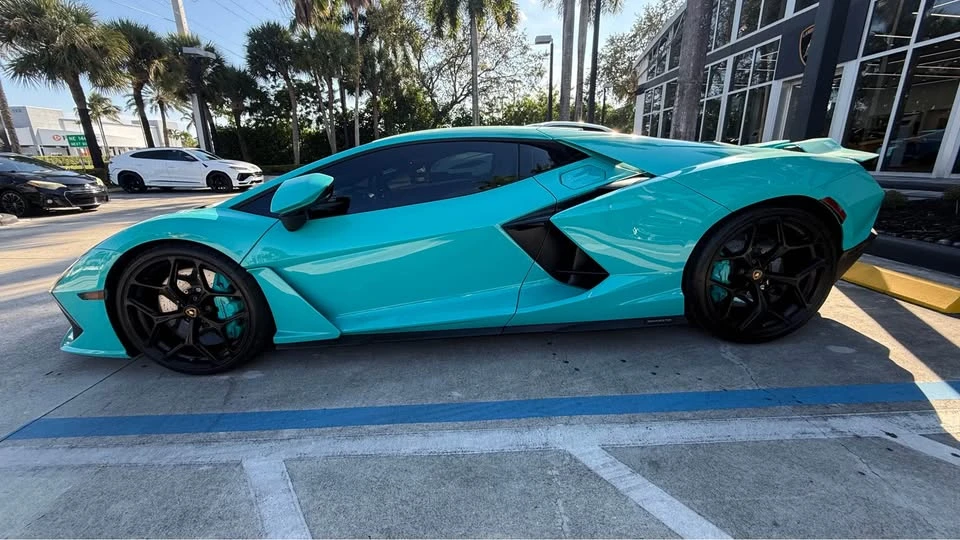 2025 Lamborghini Revuelto - Image 4 of 11