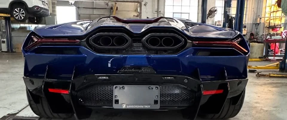 2025 Lamborghini Revuelto - Image 7 of 11