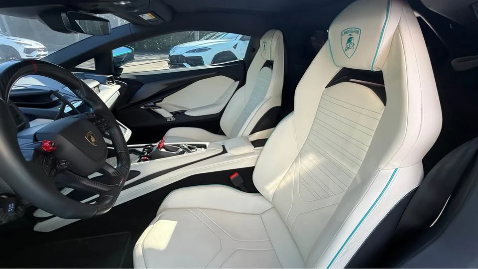 2025 Lamborghini Revuelto - Image 6 of 11