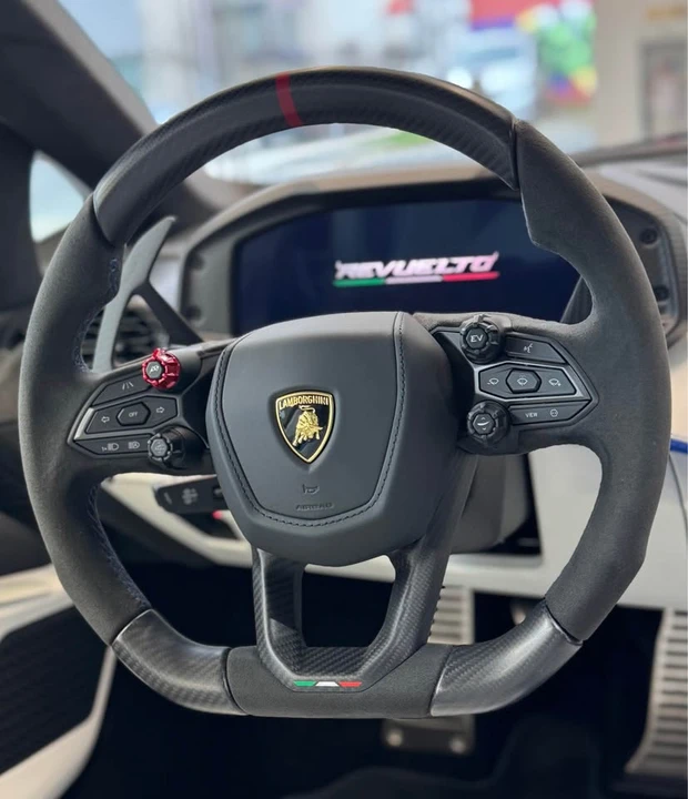 2025 Lamborghini Revuelto - Image 8 of 17