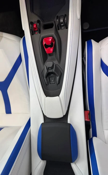 2025 Lamborghini Revuelto - Image 12 of 17