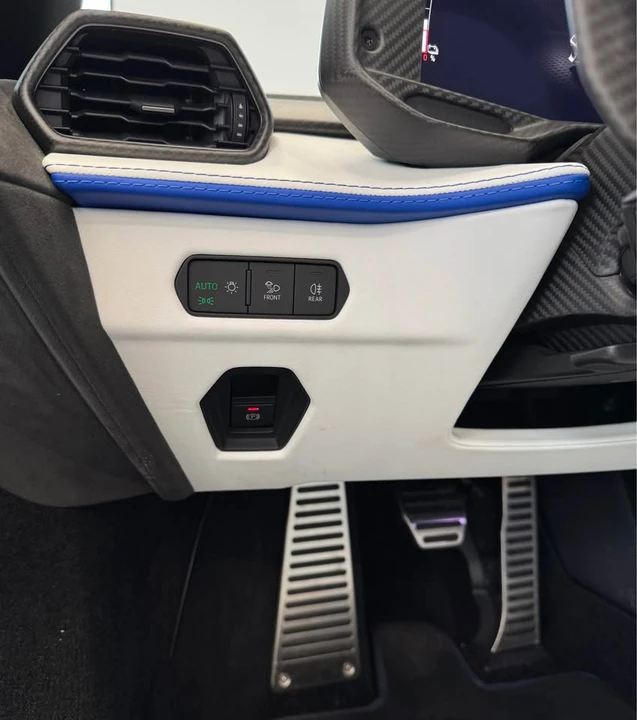 2025 Lamborghini Revuelto - Image 7 of 17