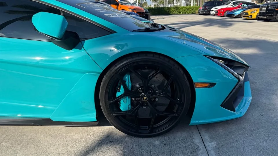 2025 Lamborghini Revuelto - Image 5 of 11