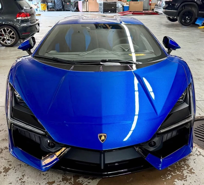2025 Lamborghini Revuelto - Image 9 of 11
