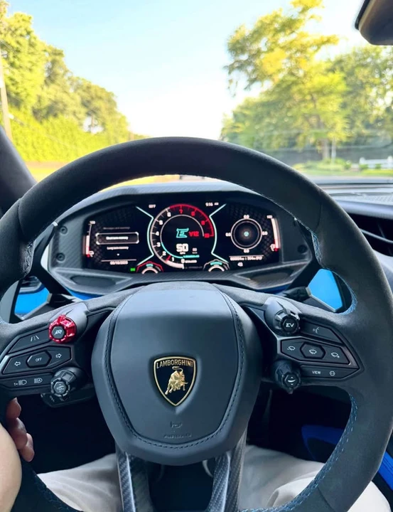 2025 Lamborghini Revuelto - Image 6 of 11