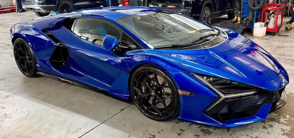 2025 Lamborghini Revuelto - Image 8 of 11