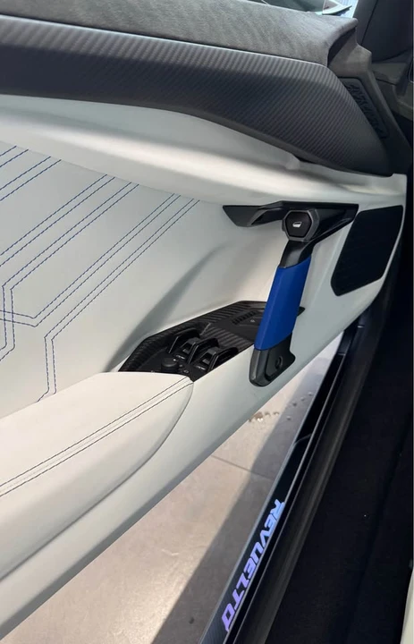 2025 Lamborghini Revuelto - Image 6 of 17
