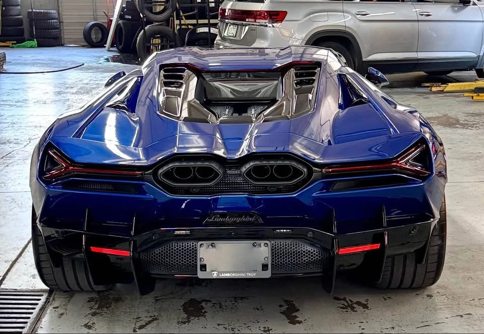 2025 Lamborghini Revuelto - Image 11 of 11
