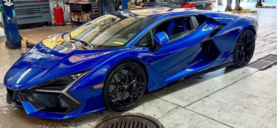 2025 Lamborghini Revuelto - Image 10 of 11