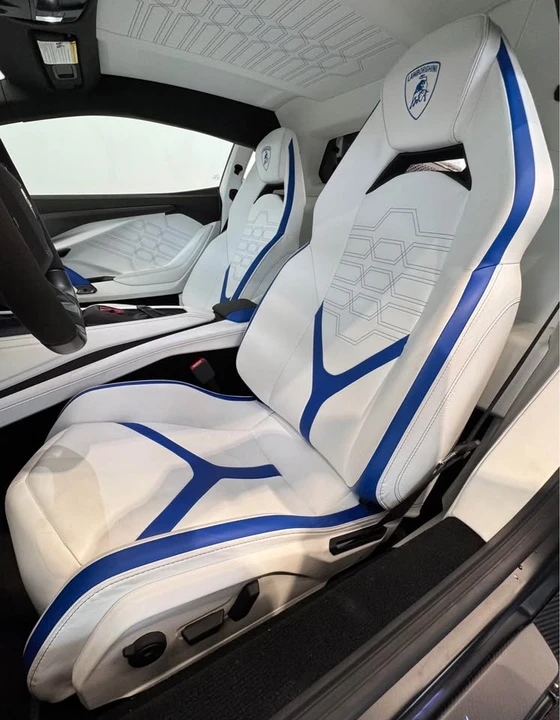 2025 Lamborghini Revuelto - Image 11 of 17