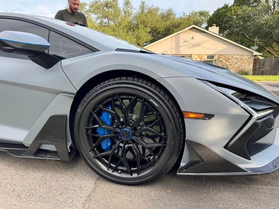 2025 Lamborghini Revuelto - Image 2 of 5