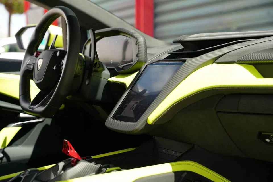 2025 Lamborghini Revuelto - Image 12 of 18