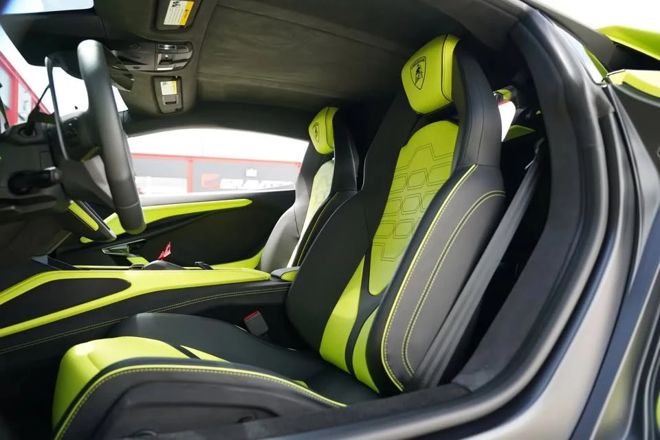 2025 Lamborghini Revuelto - Image 8 of 15