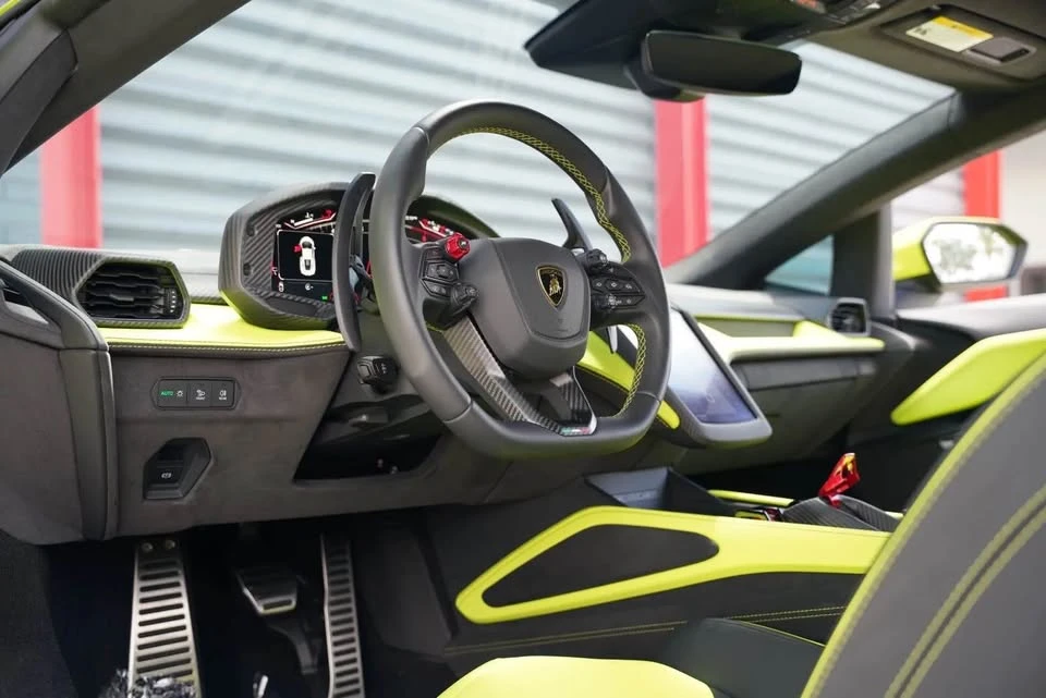 2025 Lamborghini Revuelto - Image 4 of 18