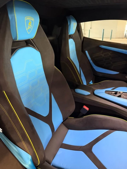 2025 Lamborghini Revuelto - Image 9 of 10