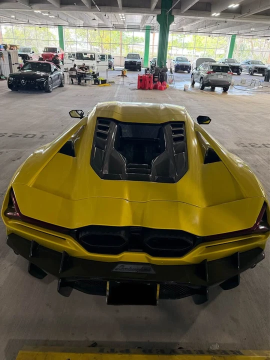 2025 Lamborghini Revuelto - Image 5 of 10