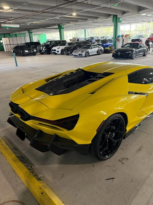 2025 Lamborghini Revuelto - Image 4 of 10
