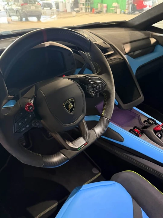 2025 Lamborghini Revuelto - Image 6 of 10