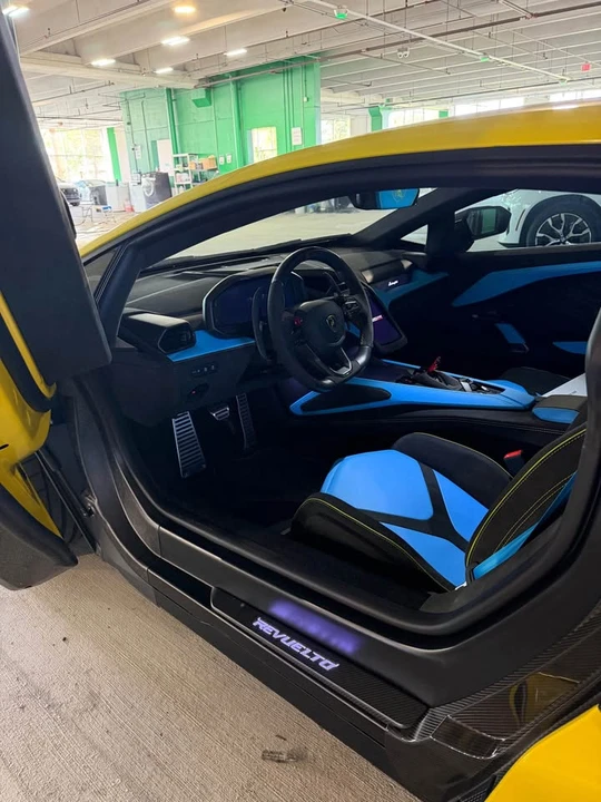 2025 Lamborghini Revuelto - Image 8 of 10