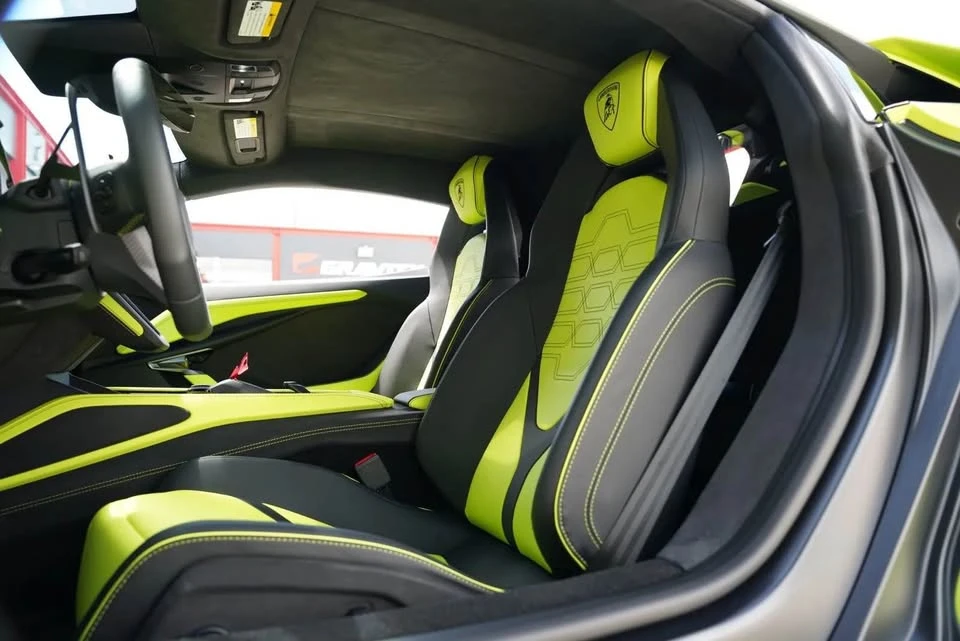 2025 Lamborghini Revuelto - Image 15 of 18