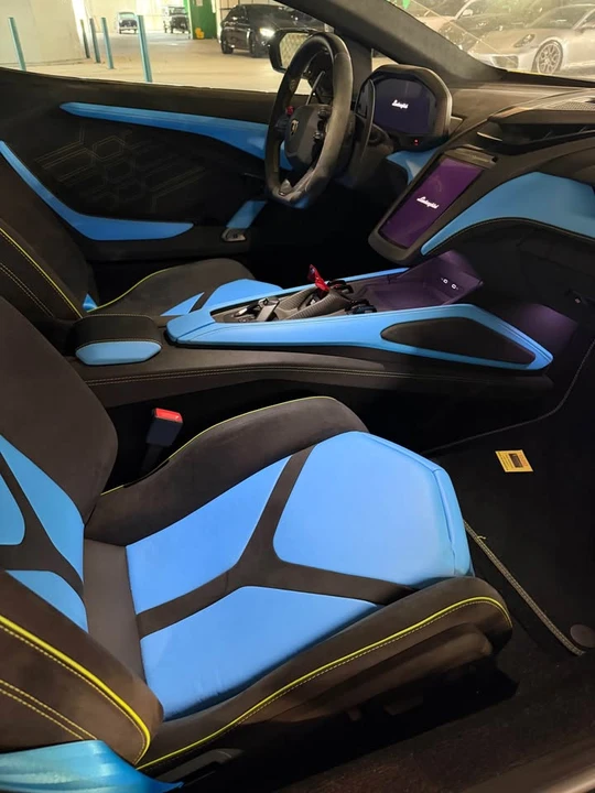 2025 Lamborghini Revuelto - Image 10 of 10
