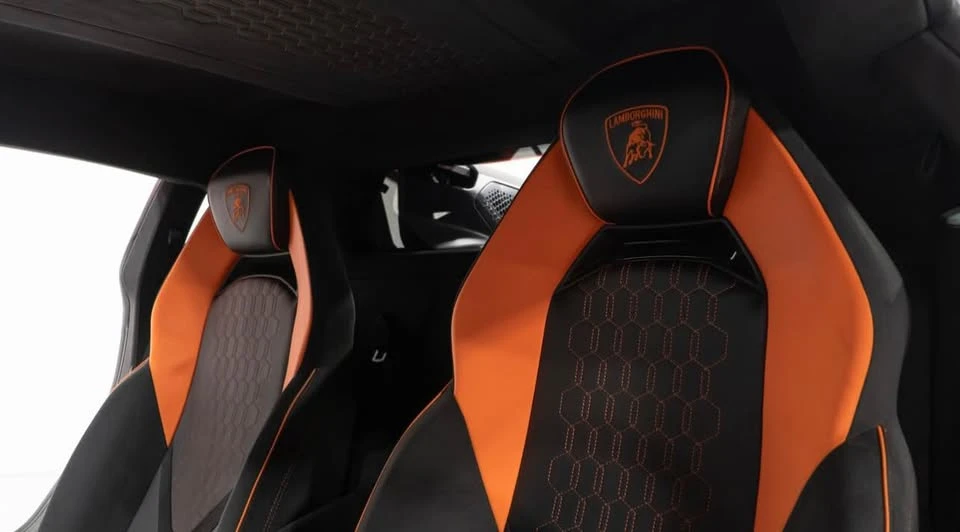 2025 Lamborghini Revuelto - Image 6 of 8