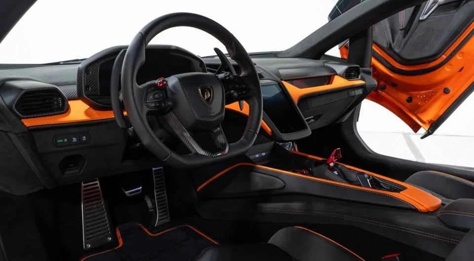 2025 Lamborghini Revuelto - Image 7 of 8