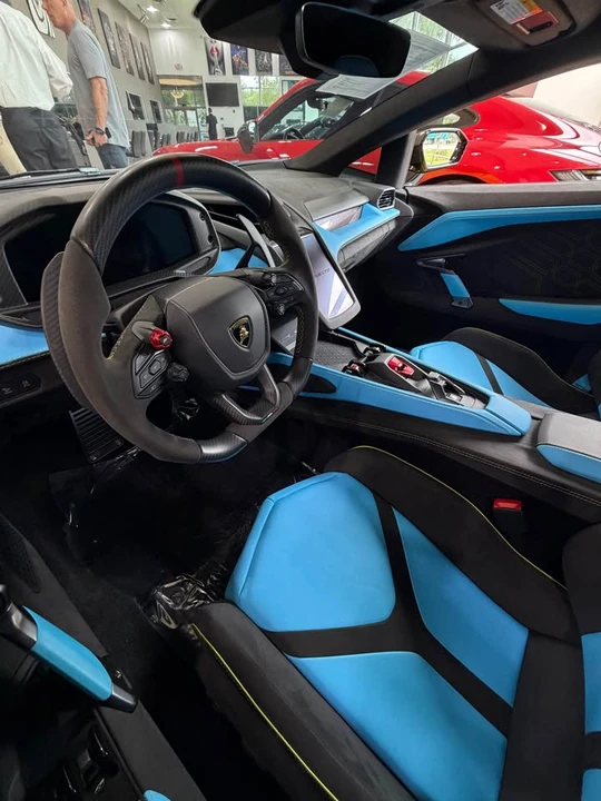 2025 Lamborghini Revuelto - Image 4 of 4