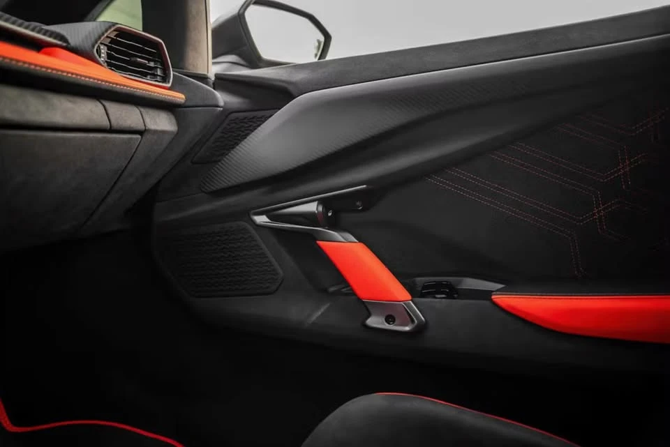 2025 Lamborghini Revuelto - Image 16 of 20