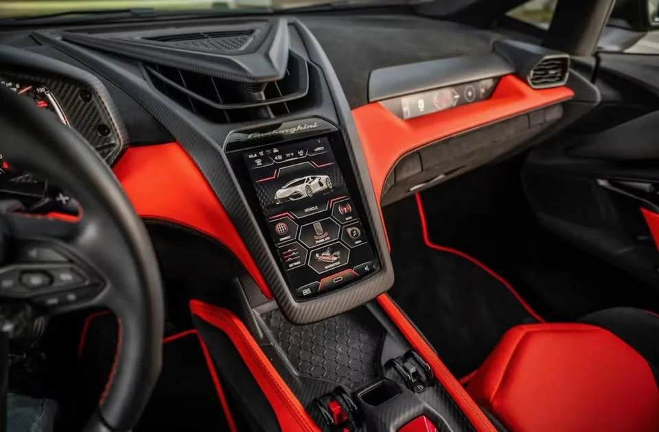 2025 Lamborghini Revuelto - Image 17 of 20