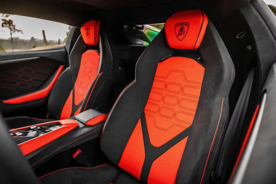2025 Lamborghini Revuelto - Image 13 of 20