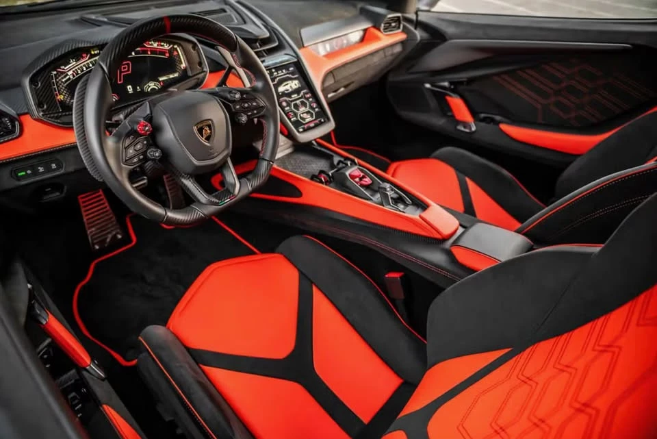 2025 Lamborghini Revuelto - Image 14 of 20