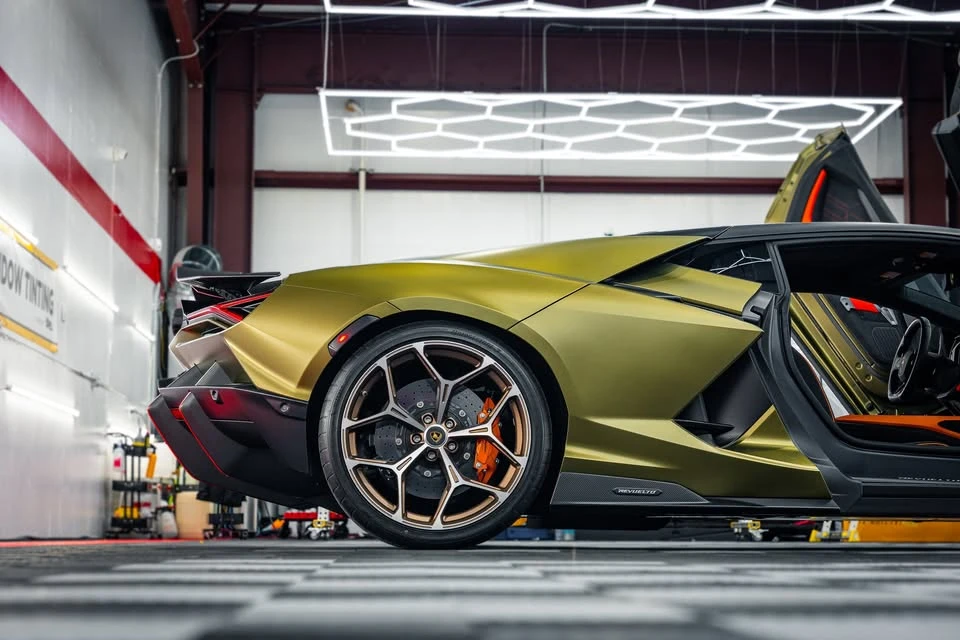 2025 Lamborghini Revuelto - Image 12 of 20
