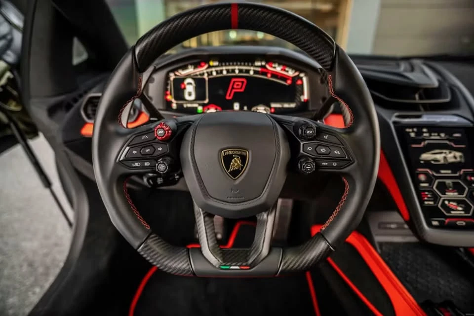 2025 Lamborghini Revuelto - Image 15 of 20