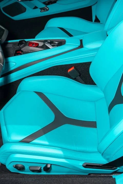 2025 Lamborghini Revuelto - Image 15 of 17