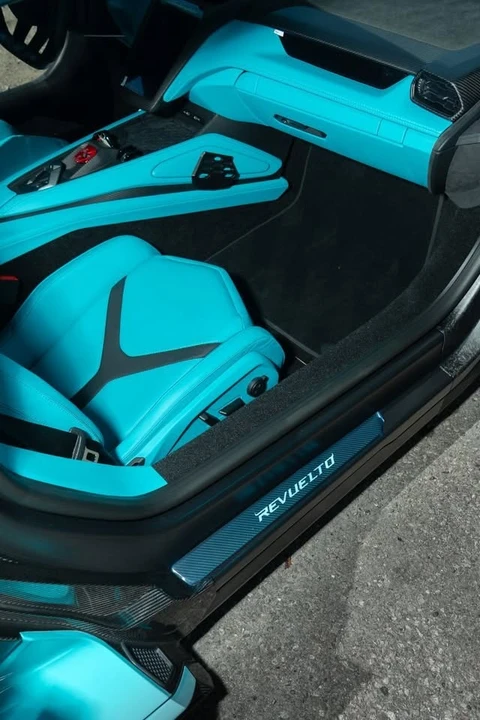 2025 Lamborghini Revuelto - Image 10 of 17