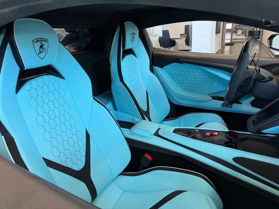 2025 Lamborghini Revuelto - Image 8 of 17