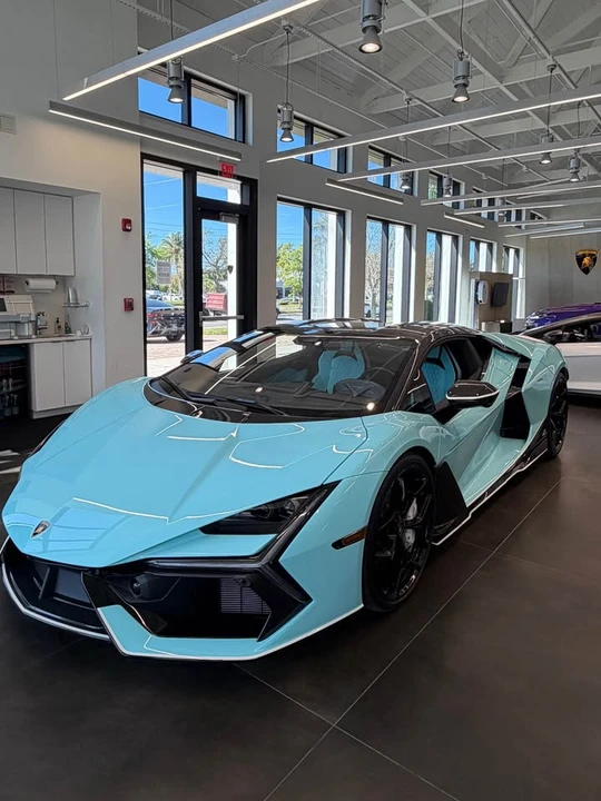2025 Lamborghini Revuelto - Image 6 of 17